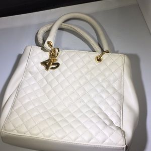 Very clean Lord & Taylor’s exclusive!